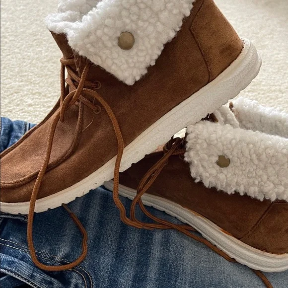 Gypsy Jazz Brown Ankle Boots with White Fur Lining - Picture 8 of 14